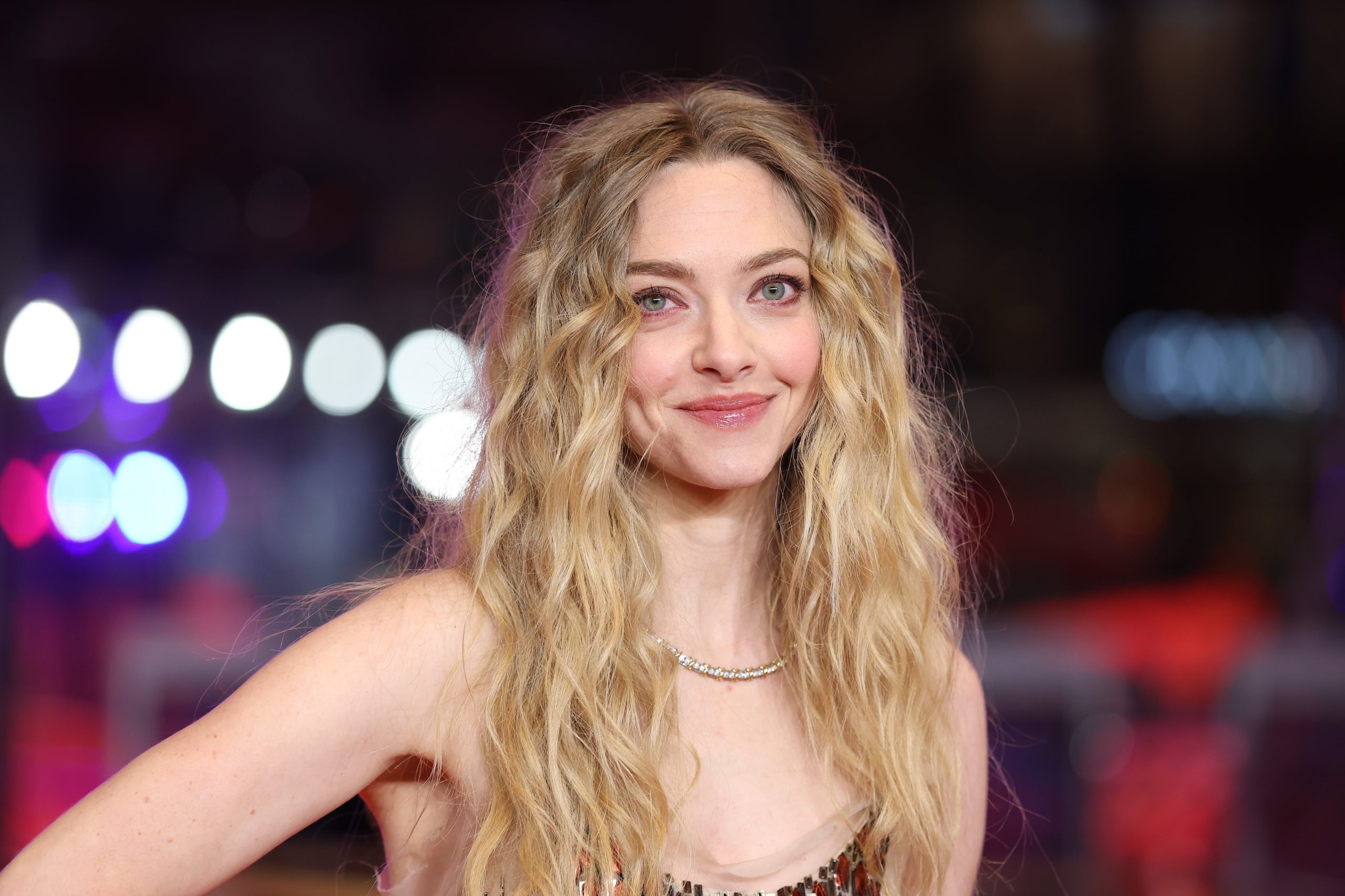 amanda-seyfried-tuvo-que-contratar-un-guardaespaldas-por-las-amenazas-recibidas-tras-llamar-“odioso”-a-charlie-kirk
