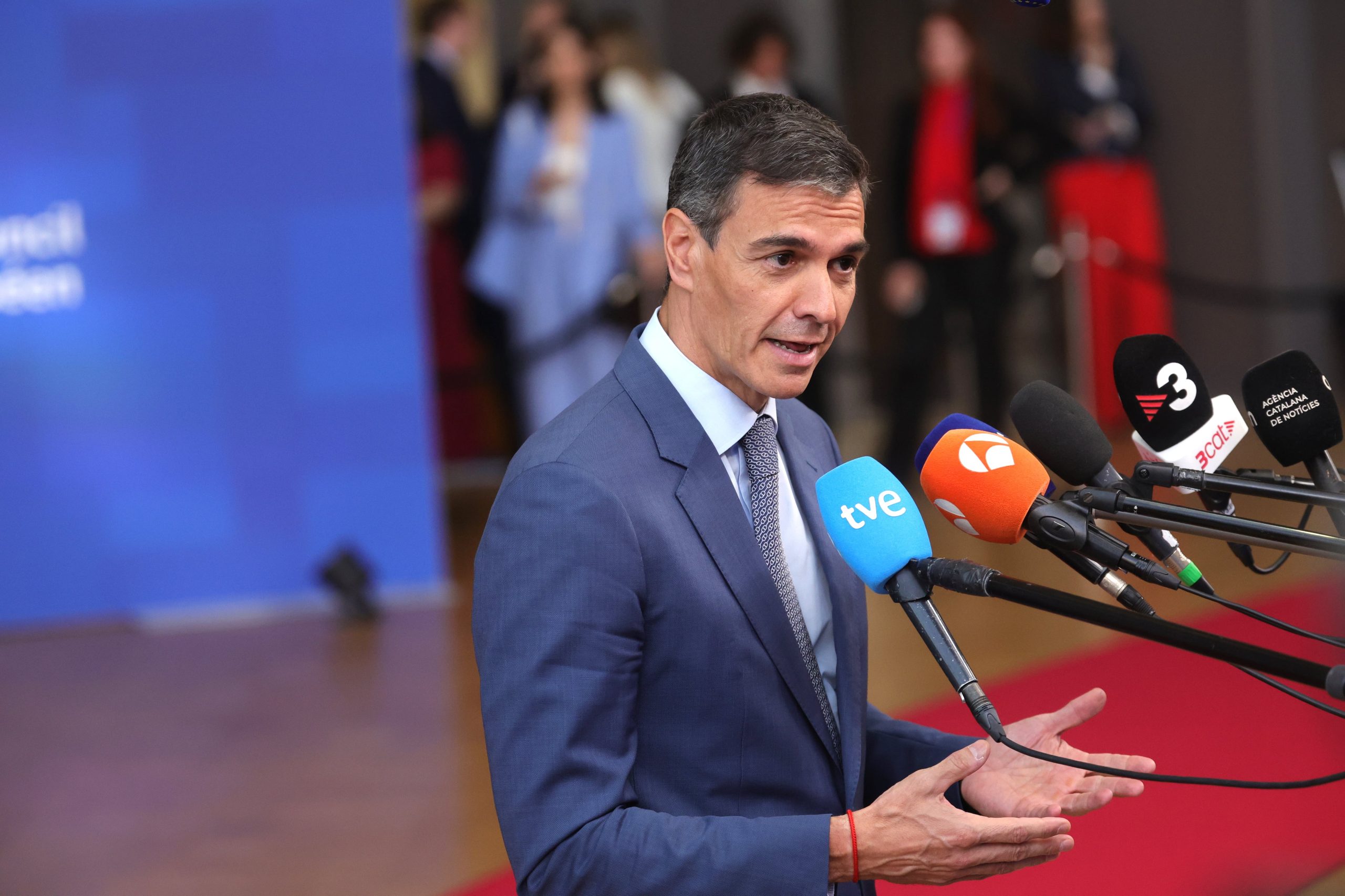sanchez-arropa-a-zapatero,-sus-hijas-y-su-secretaria:-“tienen-el-respaldo-y-la-empatia-del-psoe,-confiamos-en-su-inocencia”