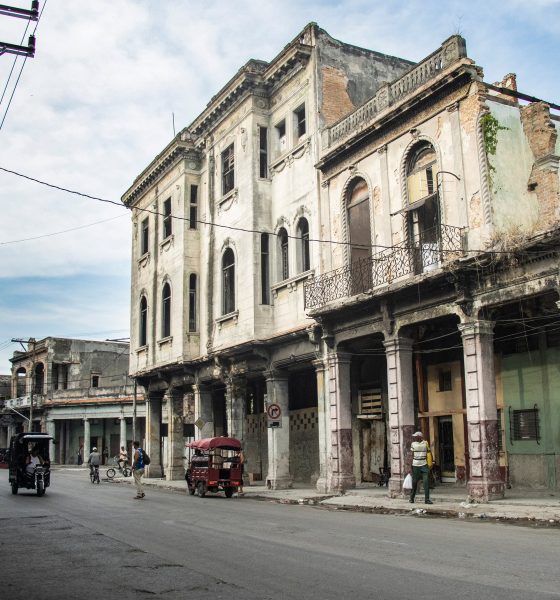 cuba-se-abre-al-capitalismo-y-aprueba-su-mayor-reforma-en-decadas:-banca-privada,-mercado-de-cambios-y-fin-de-los-subsidios