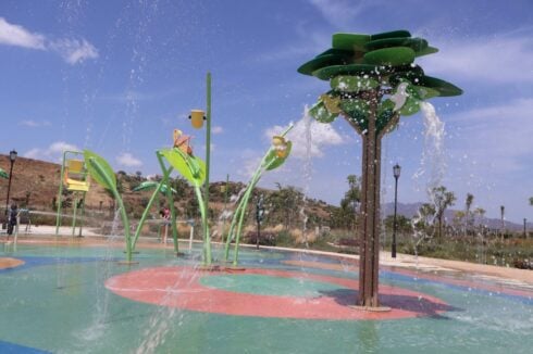 family-fun-on-the-costa-del-sol-as-new-splash-park-opens-in-mijas-with-water-jets,-tipping-buckets,-mini-slides,-and-a-‘riversense’-area
