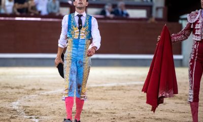 cristian-perez-roza-la-puerta-grande-ante-una-dura-mansada-en-madrid