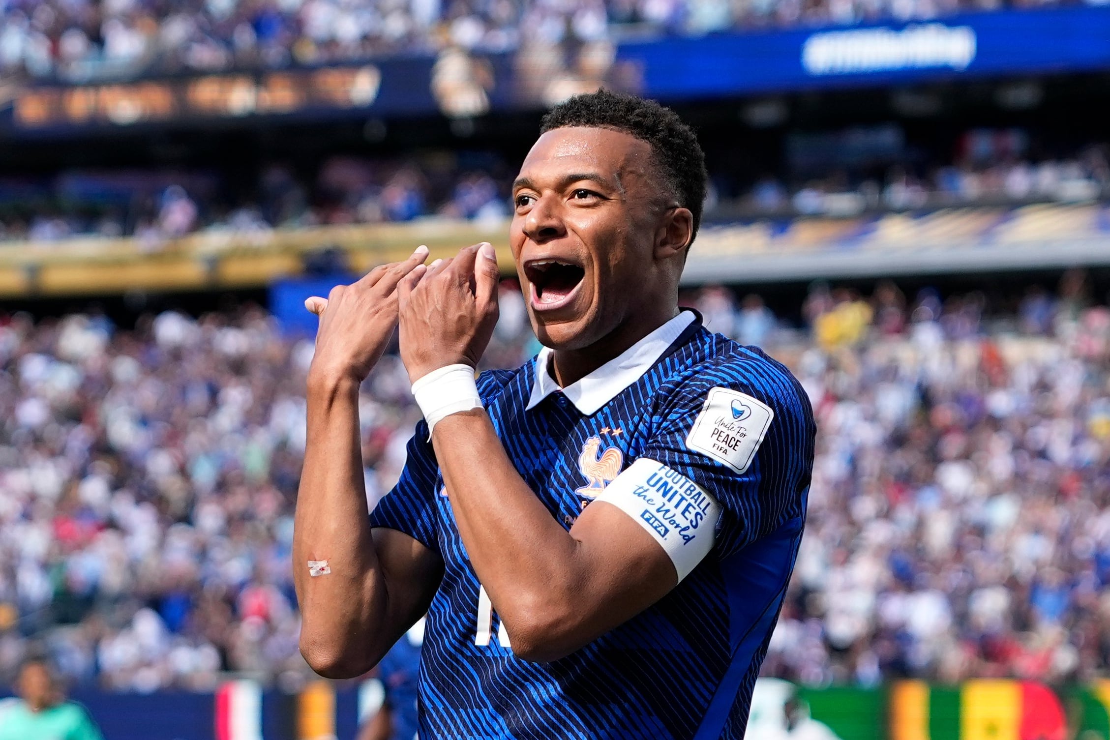 mbappe:-“messi-es-el-mejor-junto-a-cristiano-ronaldo”