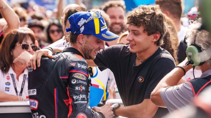 marshal-reacts-after-being-slapped-by-angry-racer-following-crash