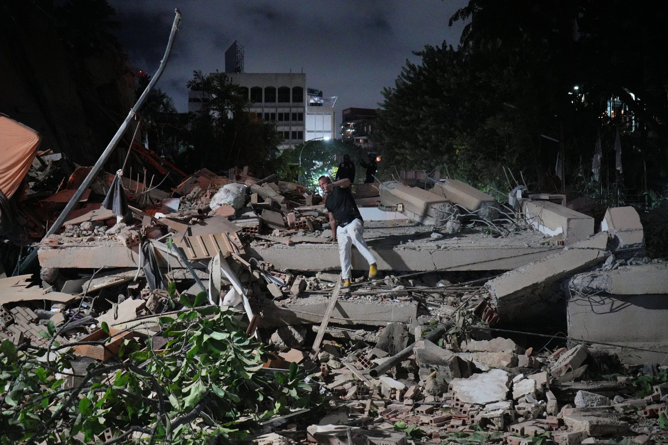 dos-potentes-terremotos-de-7,2-y-7,5-de-magnitud-sacuden-el-norte-de-venezuela-y-golpean-caracas
