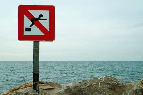 swimmers-are-ignoring-bans-and-jumping-from-the-same-tarragona-rocks-where-three-children-died-just-days-after-the-tragedy