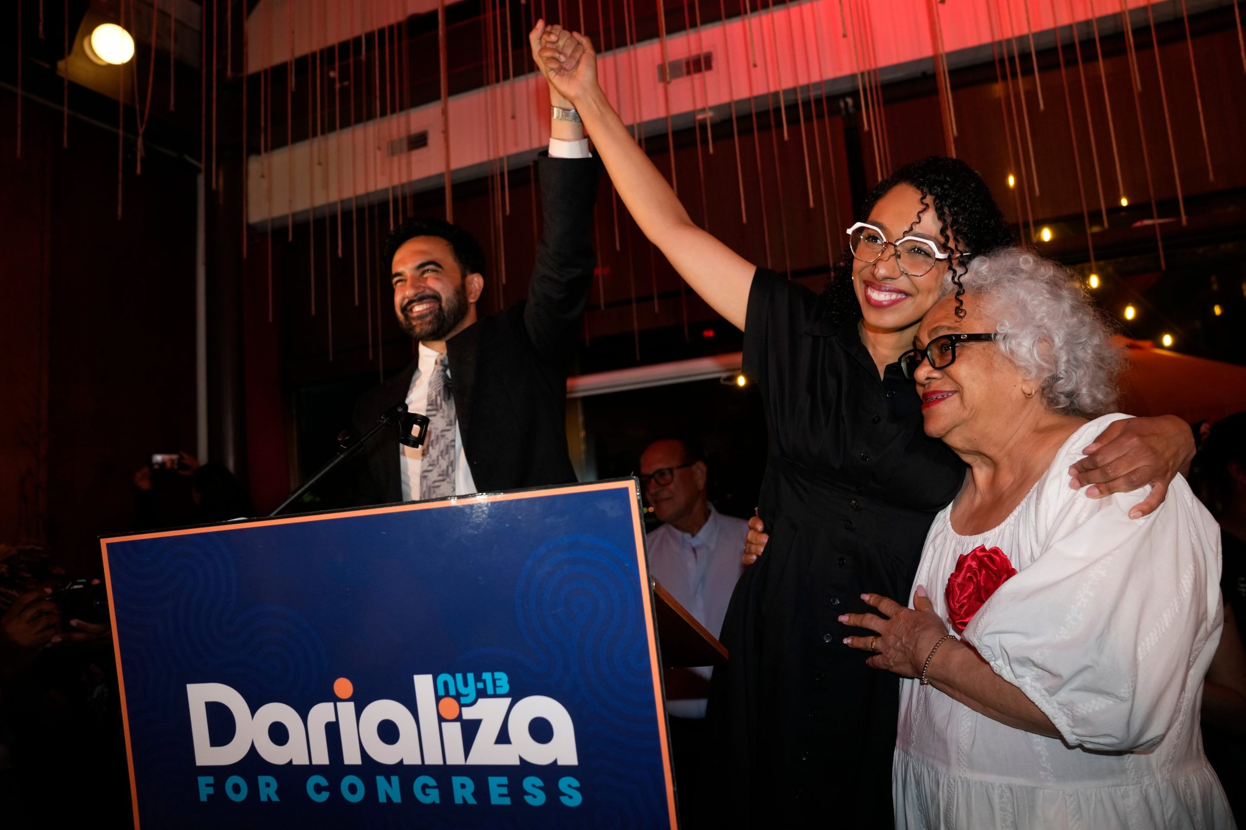 the-victory-of-candidates-backed-by-mamdani-reopens-the-battle-among-democrats-ahead-of-midterms