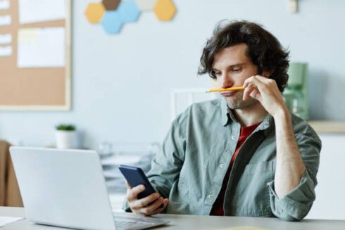 spaniards-spend-one-third-of-their-working-day-surfing-the-web,-chatting,-doom-scrolling-and-daydreaming-–-and-remote-workers-are-the-worst