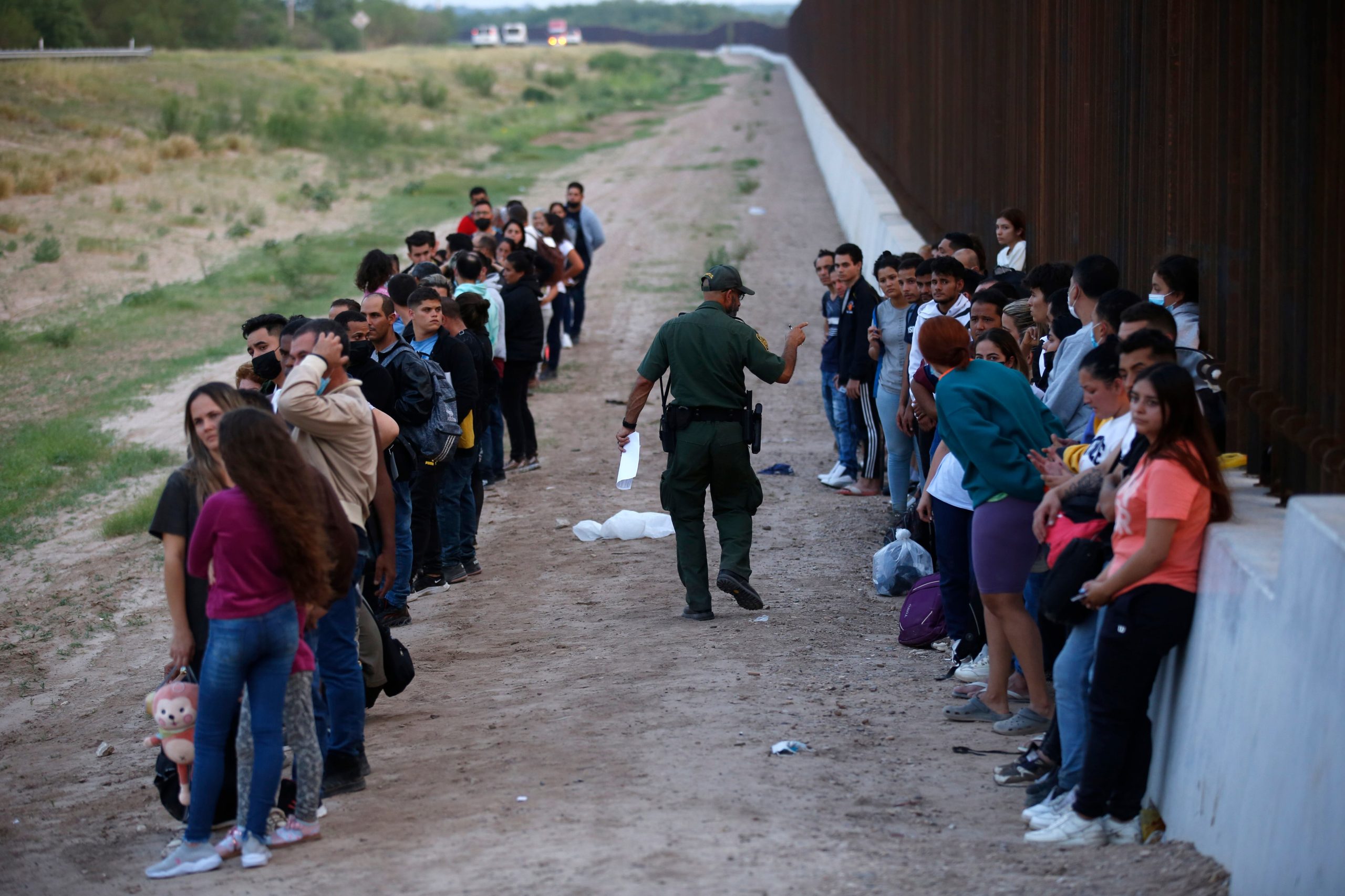 supreme-court-sides-with-trump-and-blocks-asylum-claims-at-the-mexican-border