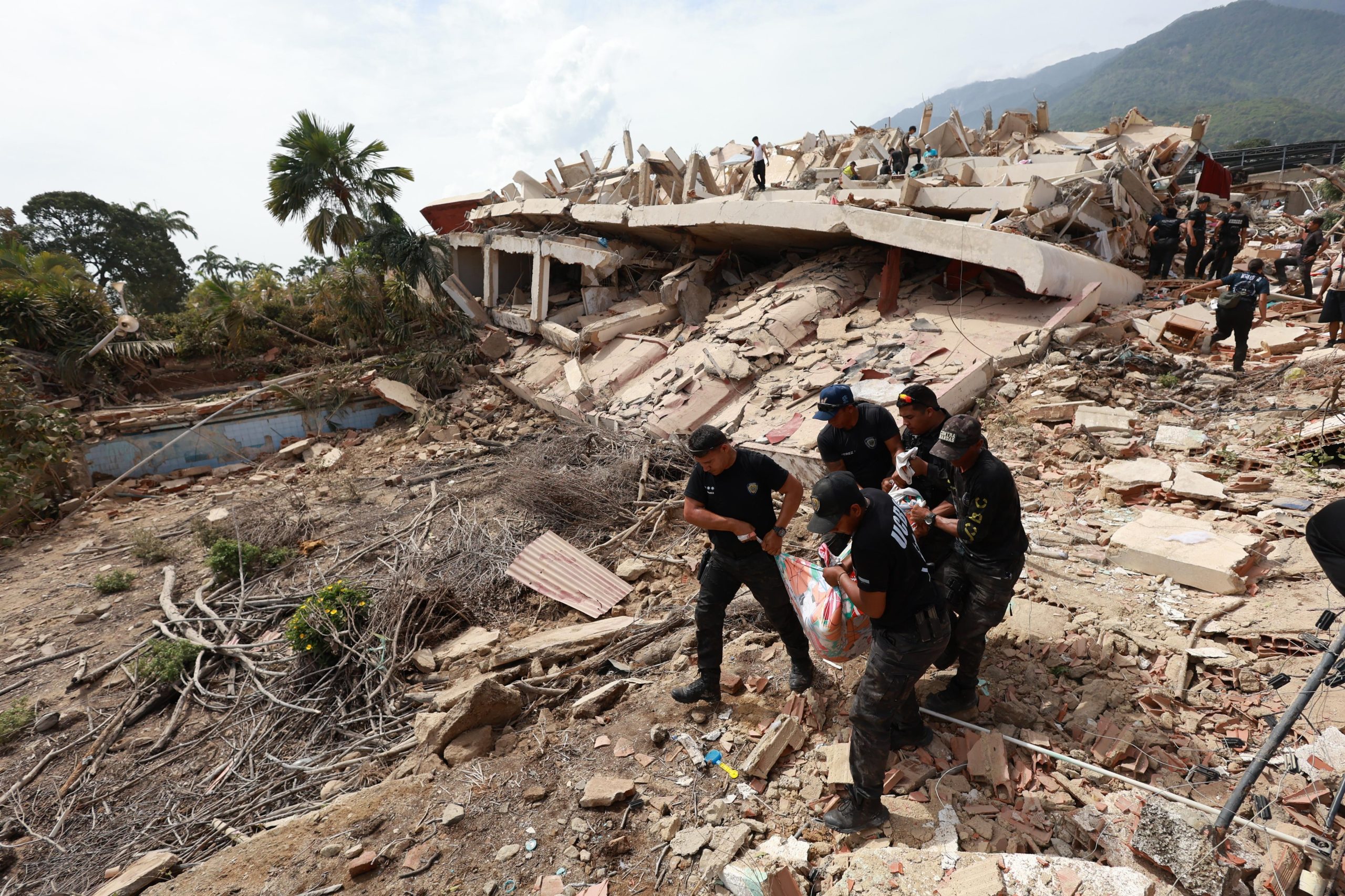 ultima-hora-del-terremoto-en-venezuela,-en-directo-|-venezuela-eleva-a-920-la-cifra-de-muertos-y-suma-mas-de-3.000-heridos