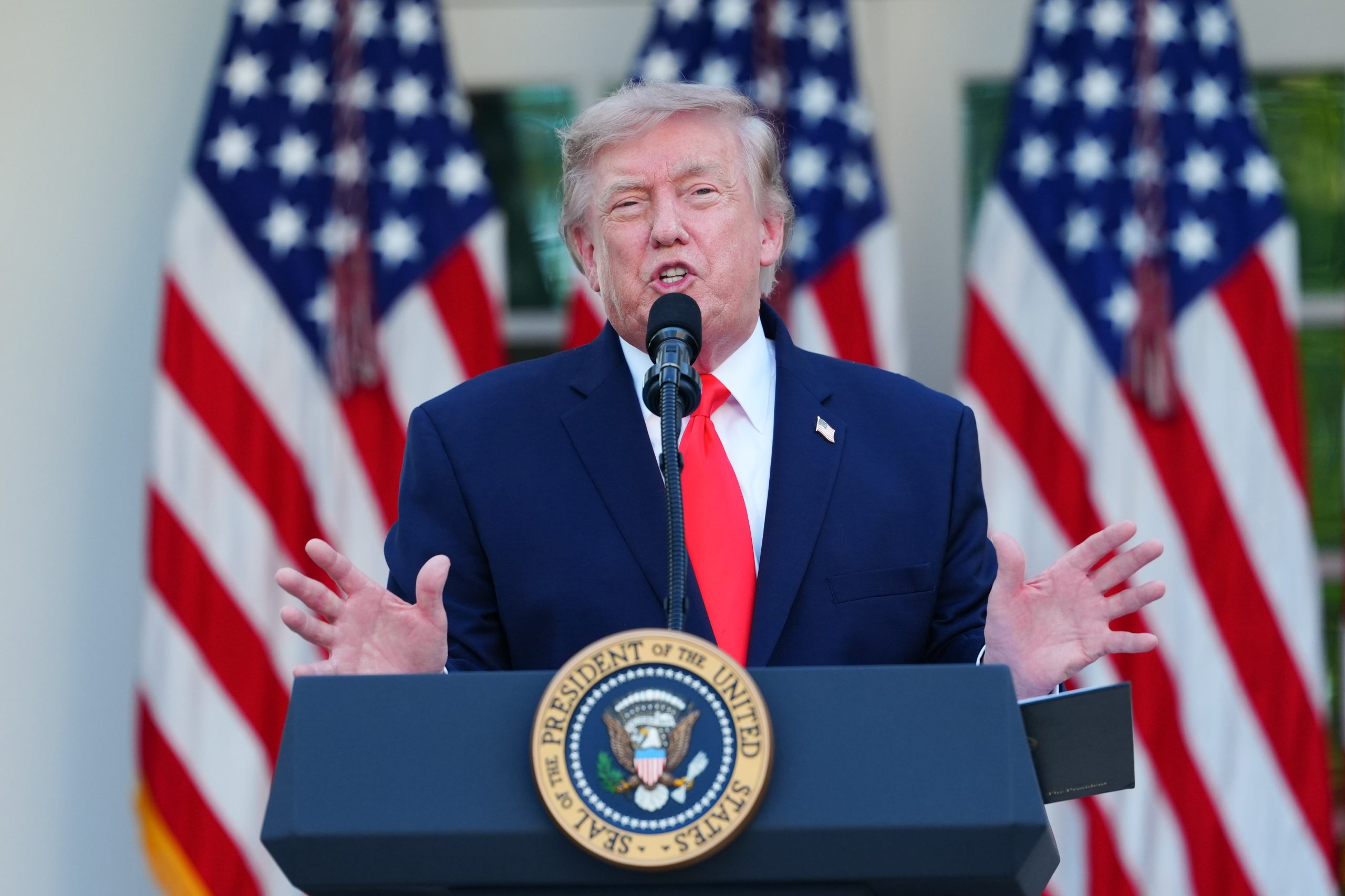 trump-amenaza-con-aranceles-del-100%-a-los-paises-europeos-que-aprueben-el-impuesto-sobre-servicios-digitales