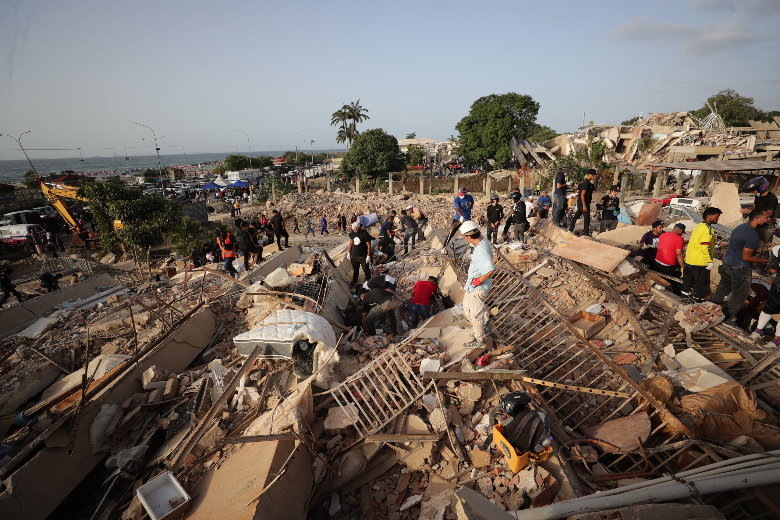 ultima-hora-del-terremoto-en-venezuela,-en-directo-|-venezuela-eleva-a-920-la-cifra-de-muertos-y-suma-mas-de-3.000-heridos