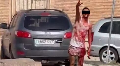 watch:-horror-moment-bloodied-algerian-man-stands-over-his-victim-after-hammer-attack-in-murcia