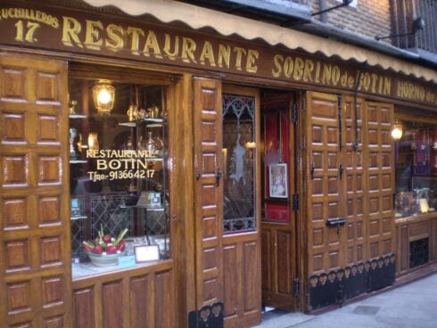 inside-the-world’s-oldest-restaurant:-the-madrid-eatery-loved-by-ernest-hemmingway-where-the-suckling-pig-steals-the-show