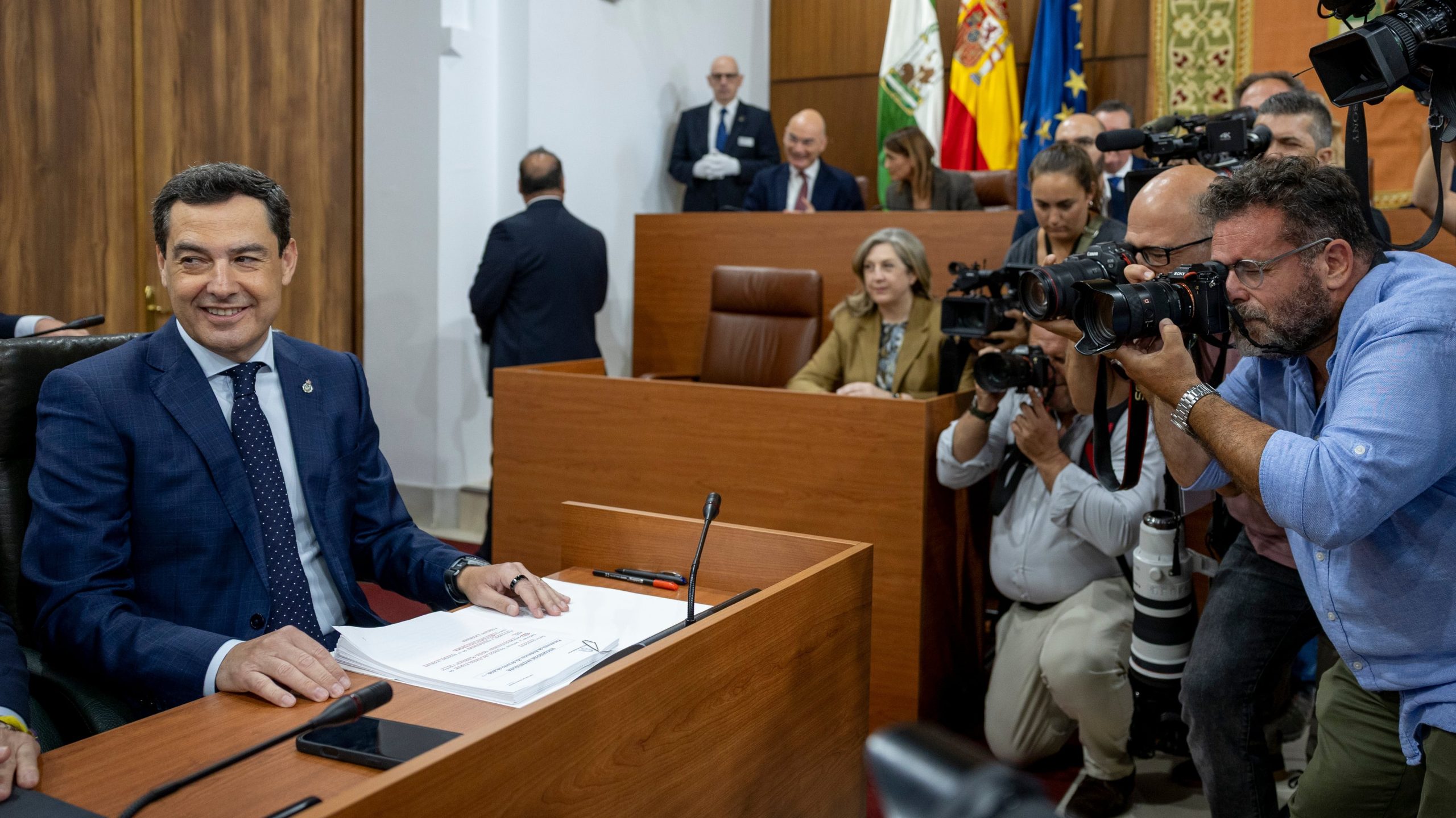 moreno-ignora-la-inmigracion-en-su-discurso-y-vox-adelanta-que-no-le-dara-su-apoyo-en-la-primera-votacion-de-investidura