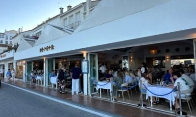 review:-this-greek-restaurant-in-marbella’s-glitzy-puerto-banus-has-been-throwing-the-costa-del-sol’s-biggest-party-for-over-40-years