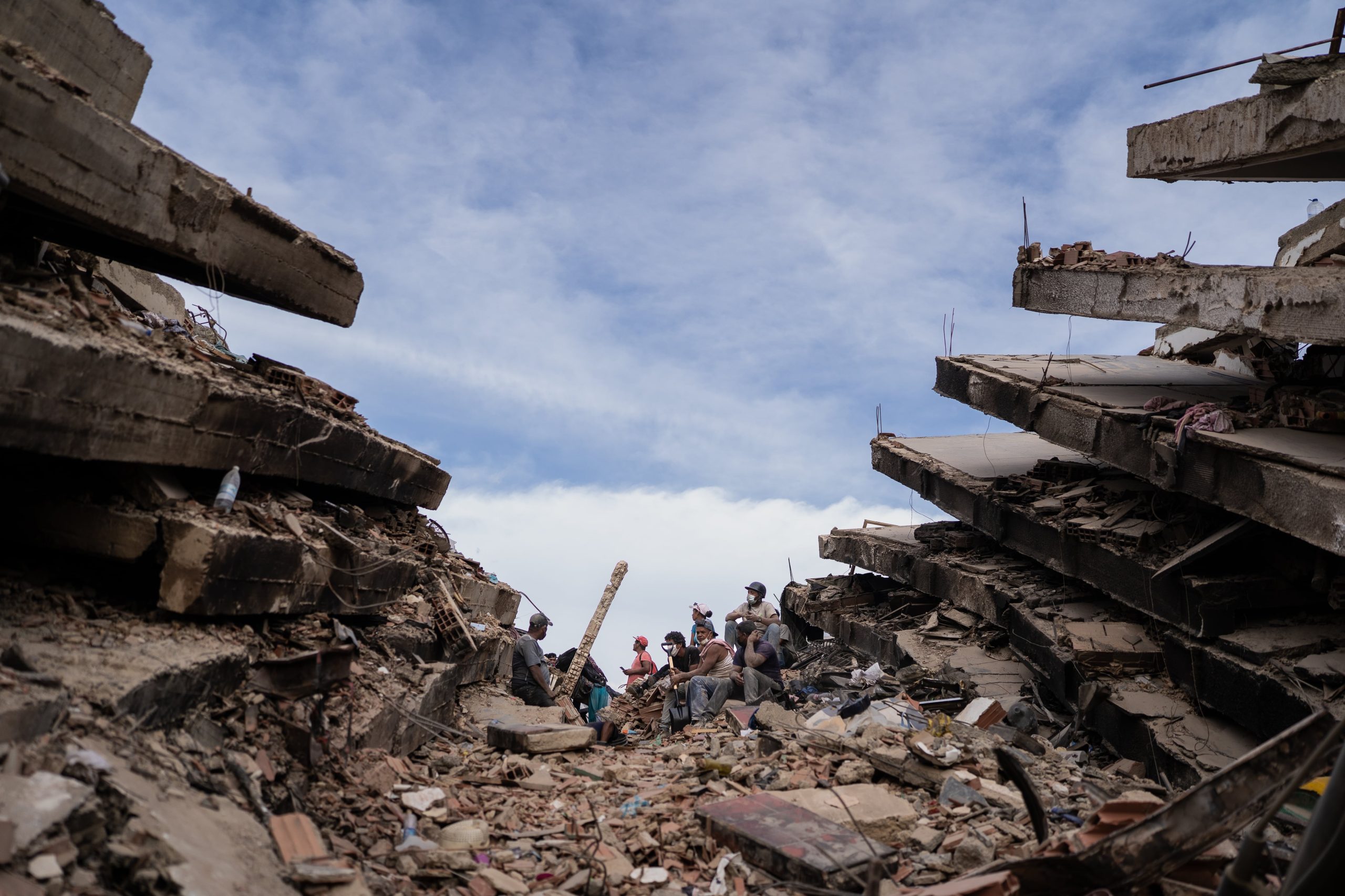 the-family-that-returned-from-spain-to-venezuela-and-was-buried-by-the-earthquakes