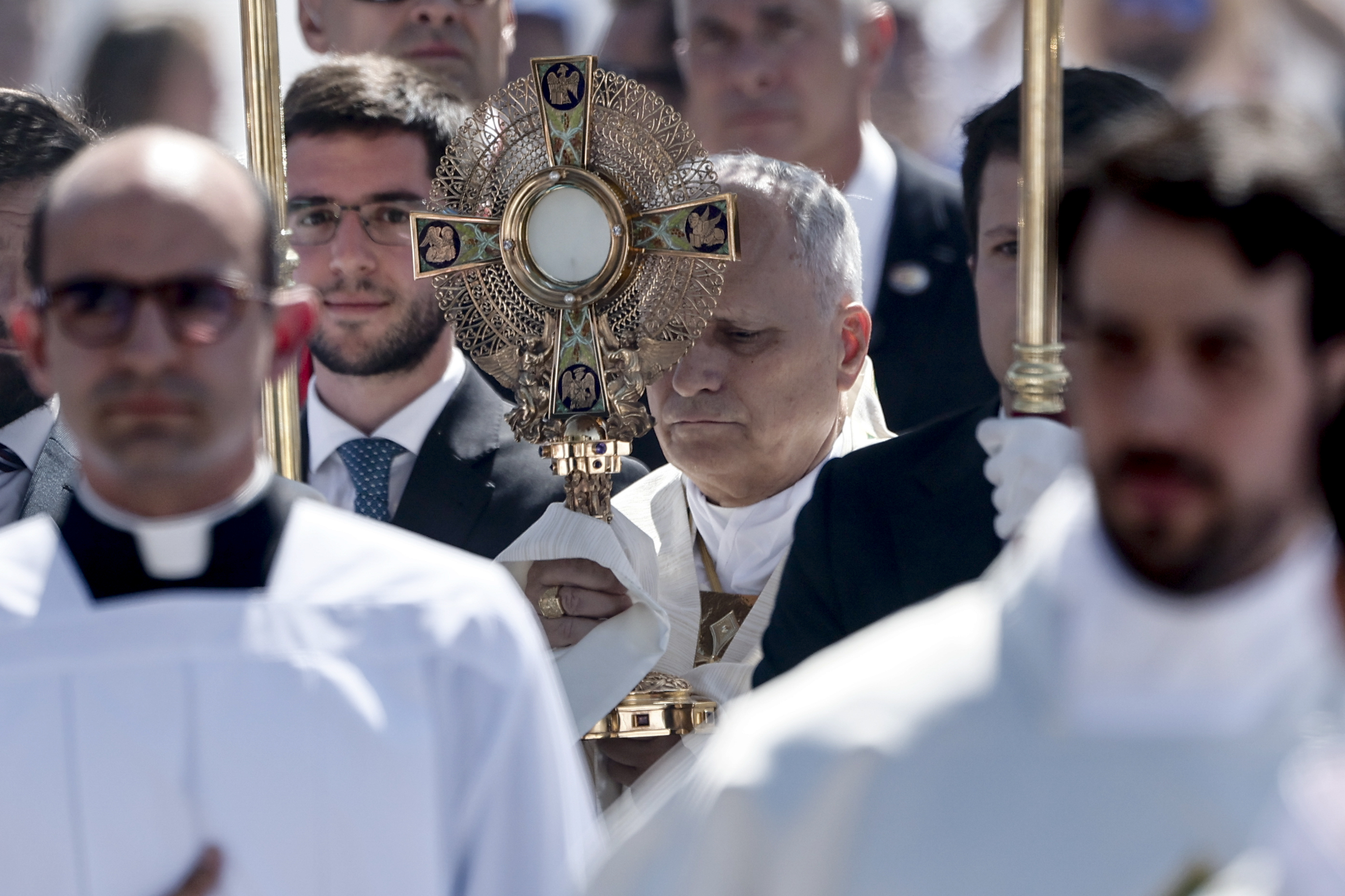 El papa León XIV, durante la procesión del ‘Corpus Christi’ en Cibeles, este domingo.