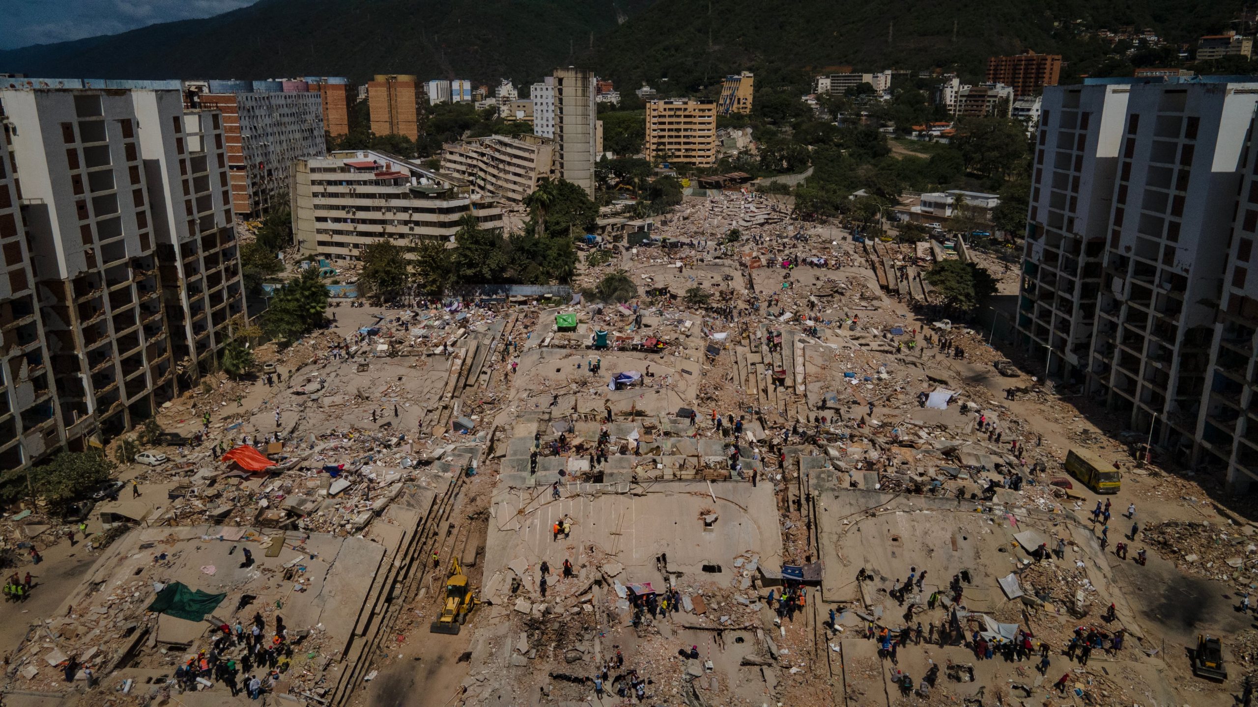 ultima-hora-del-terremoto-en-venezuela,-en-directo-|-el-gobierno-de-venezuela-eleva-a-1943-los-fallecidos-por-el-terremoto-y-a-10.571-los-heridos