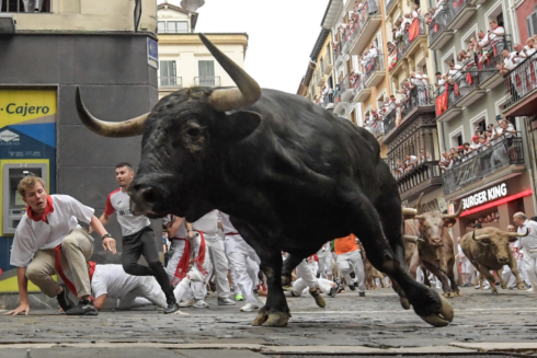 explainer:-this-is-how-pamplona’s-world-famous-running-of-the-bulls-unfolds-each-year-during-the-sanfermines