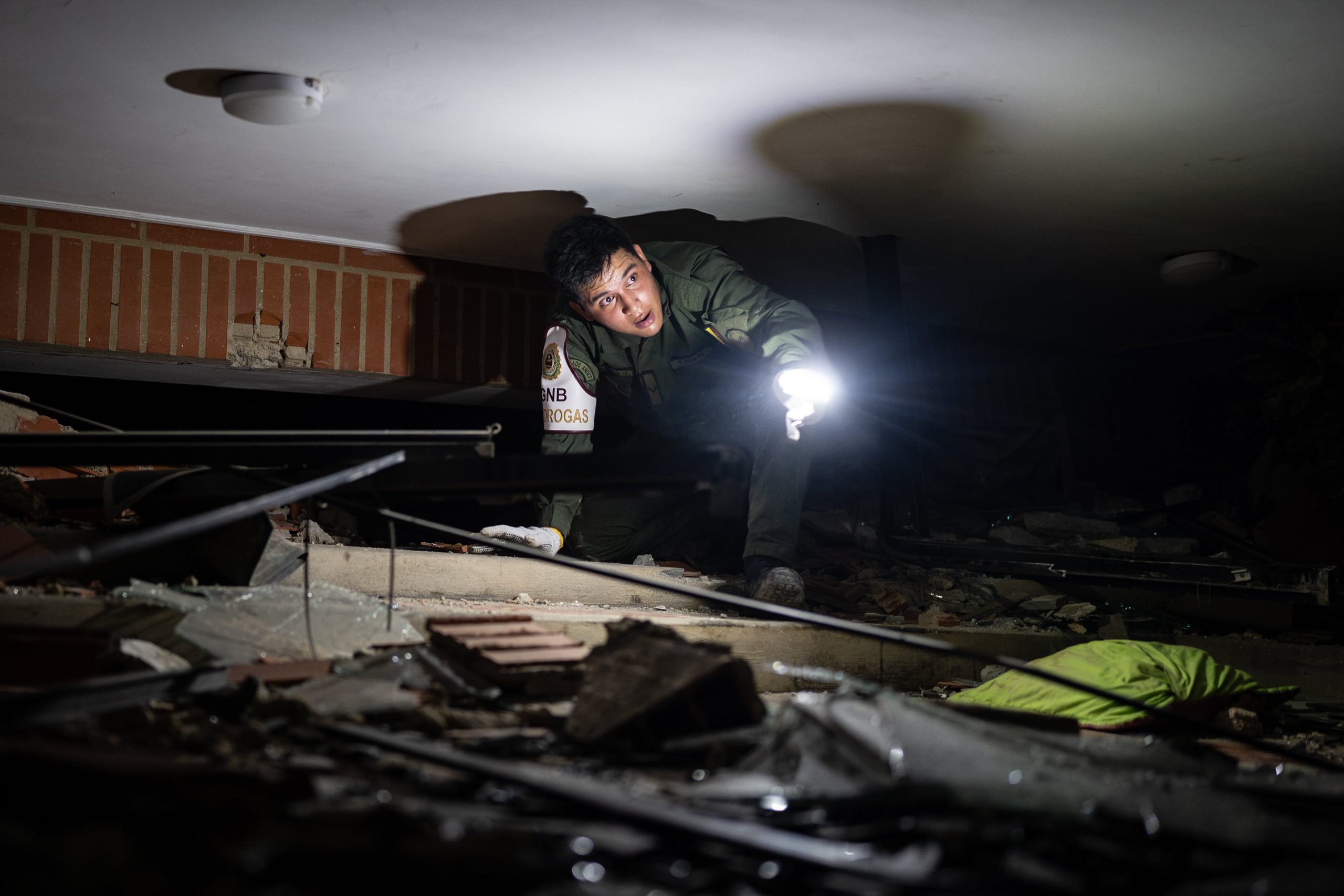 mourning-on-hold:-earthquake-stricken-venezuela’s-desperate-search-continues