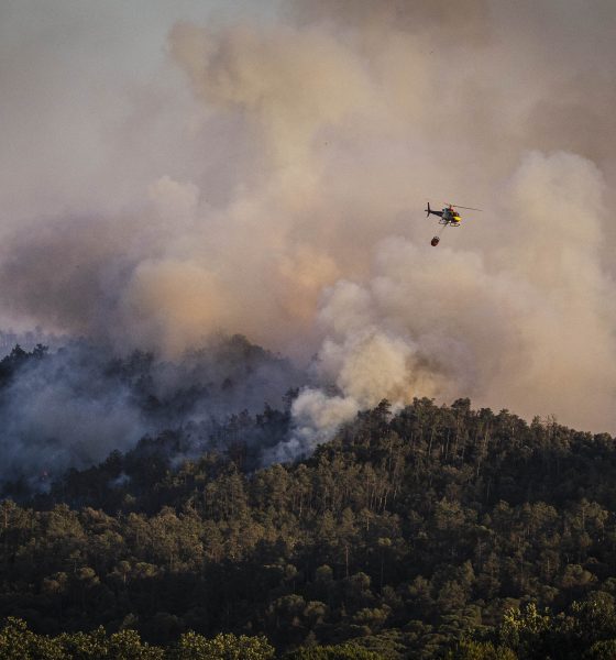 un-incendio-quema-1800-hectareas-en-la-costa-brava-y-obliga-a-confinar-a-40.000-personas