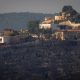 el-fuego-de-les-gavarres-alcanza-casas-de-una-urbanizacion-de-calonge,-en-la-costa-brava