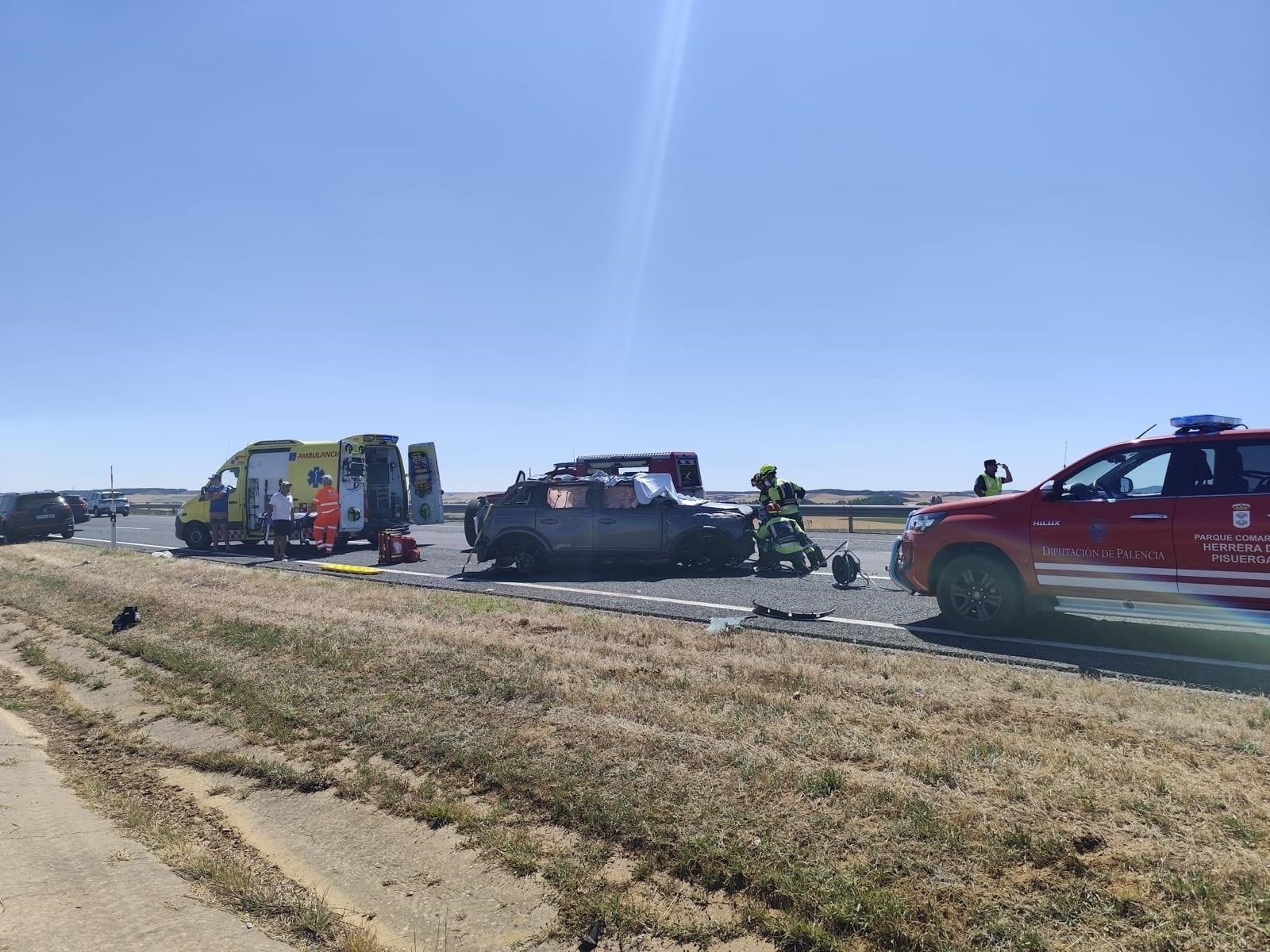 mueren-cuatro-personas-de-una-familia-y-una-menor-se-encuentra-grave-tras-un-accidente-de-trafico-en-palencia