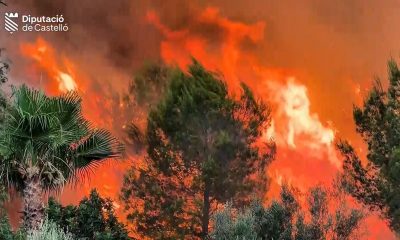 el-incendio-en-soneja-(castellon)-obliga-a-desalojar-a-500-personas-de-la-vecina-poblacion-de-azuebar
