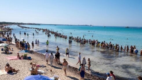 watch:-10,000-people-form-impressive-human-chain-to-save-mallorca-beach-from-becoming-‘magaluf-of-the-south’