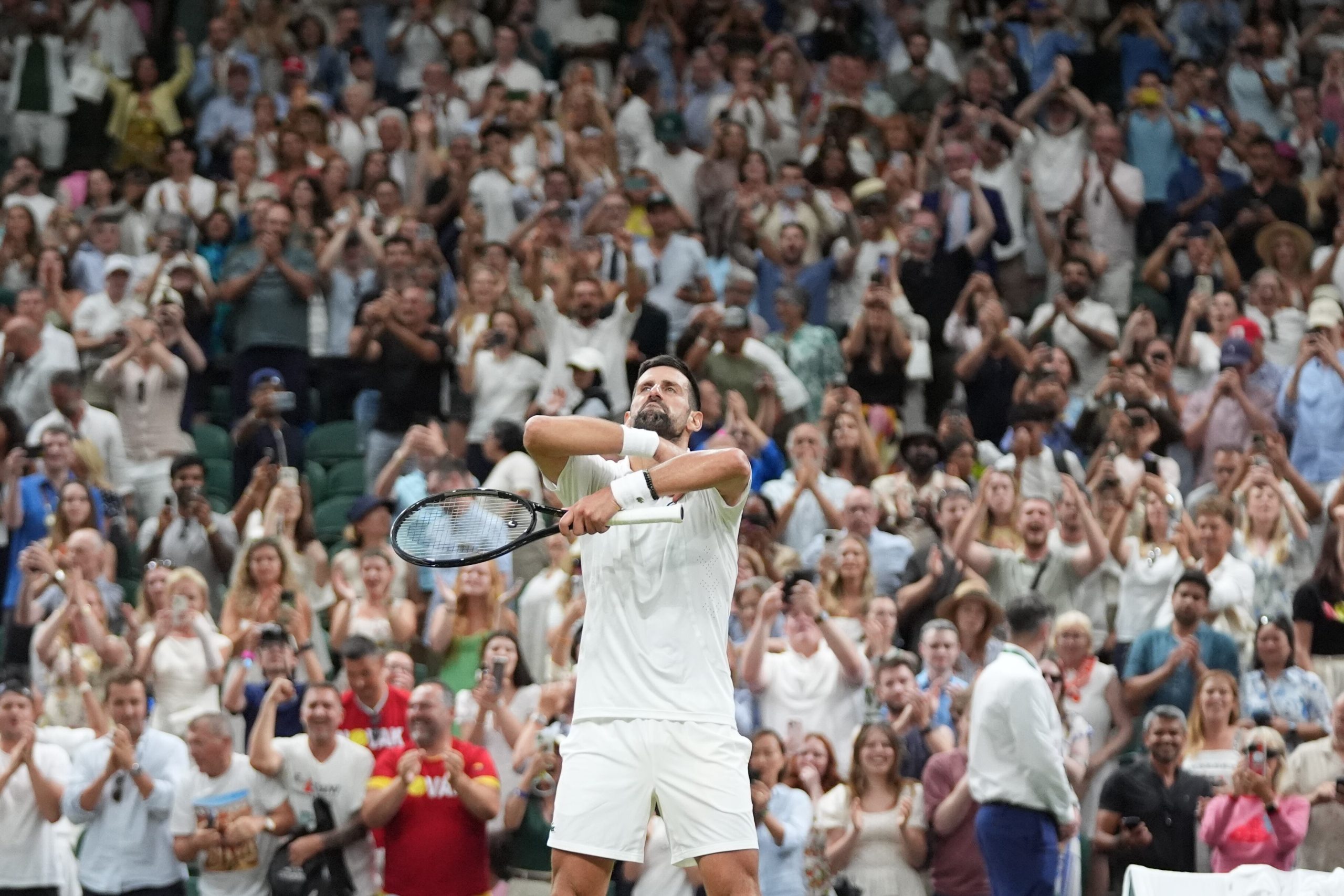 djokovic-sigue-viajando-al-infinito:-se-sostiene-y-encara-a-sinner-en-las-semifinales-de-londres
