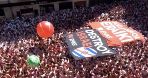 ‘destroy-israel’-banner-unfurled-in-pamplona-as-thousands-gather-for-san-fermin-bull-running-festival