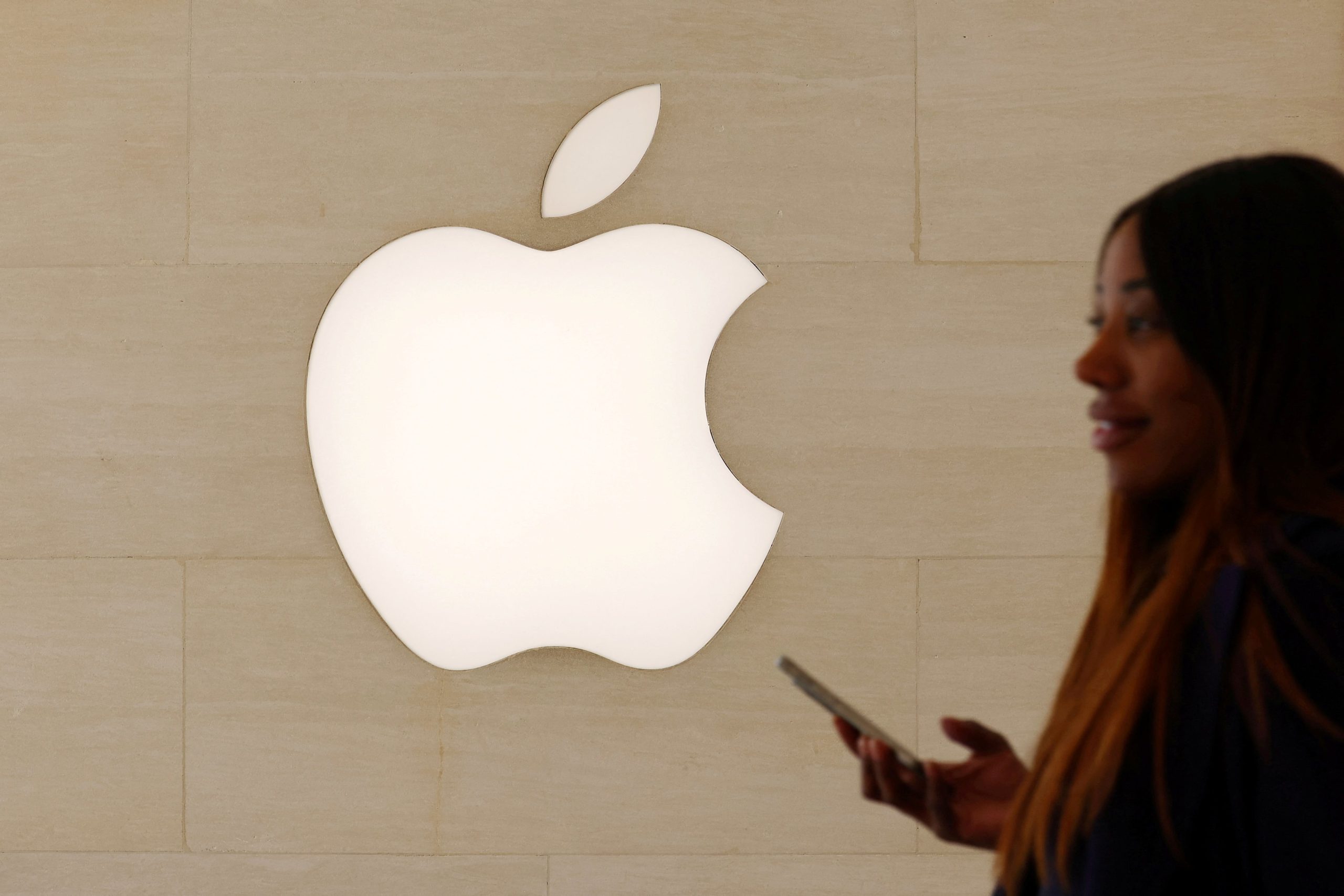 la-justicia-europea-rechaza-eximir-a-apple-de-las-obligaciones-adicionales-por-ser-una-gran-empresa-del-sector