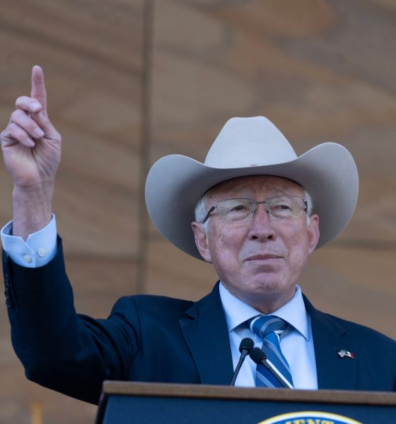 former-ambassador-to-mexico-ken-salazar-says-in-his-memoir-that-no-us-agent-traveled-on-the-plane-that-transported-‘el-mayo’-zambada