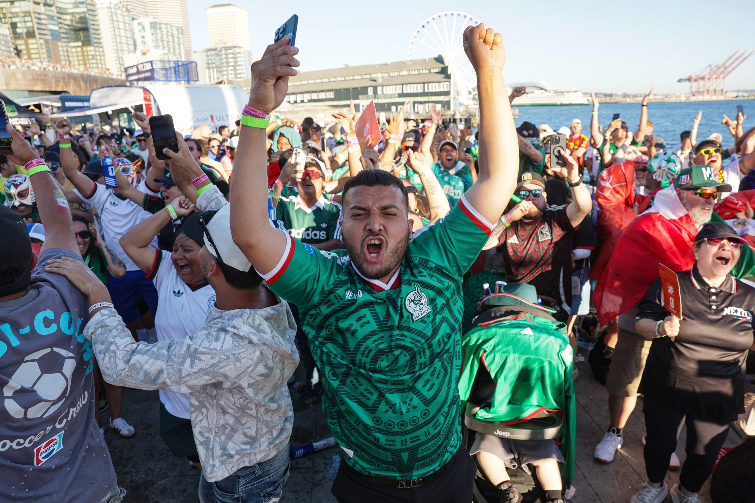 world-cup-spurs-mexican-americans-to-reconnect:-‘putting-on-the-mexican-jersey-this-time-took-on-a-different-meaning’