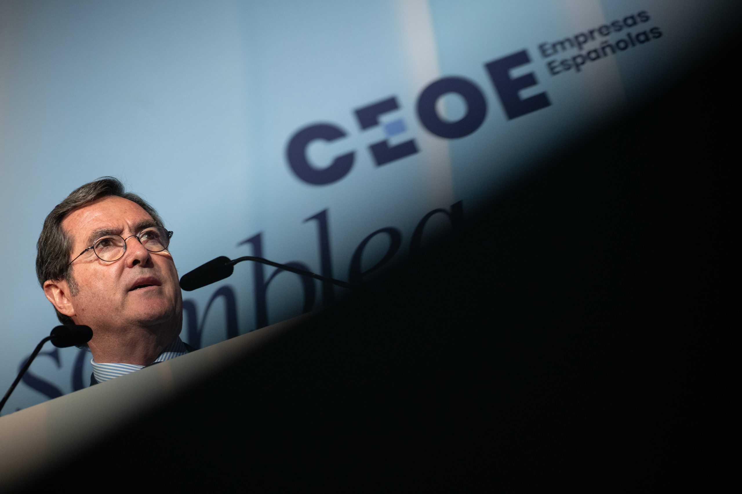 la-patronal-eleva-la-presion-para-que-el-gobierno-actue-contra-el-incremento-de-bajas-laborales
