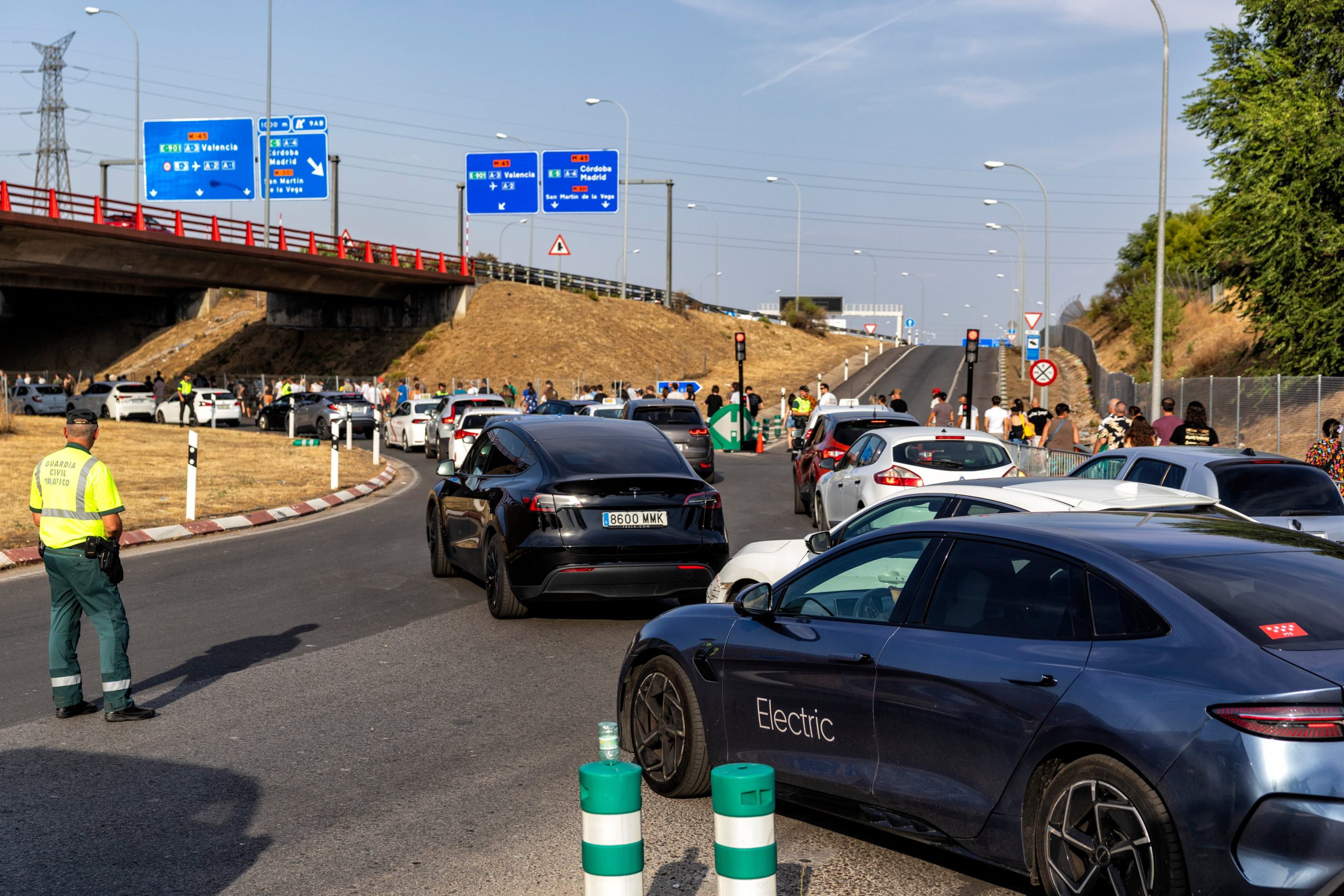 largas-caminatas,-retenciones-y-sin-transporte-publico:-el-arranque-del-mad-cool-confirma-los-temores-de-villaverde-y-getafe