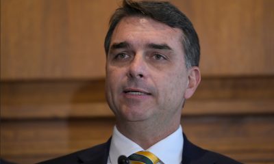 el-juez-prohibe-que-flavio-bolsonaro-visite-a-su-padre-durante-la-campana-electoral