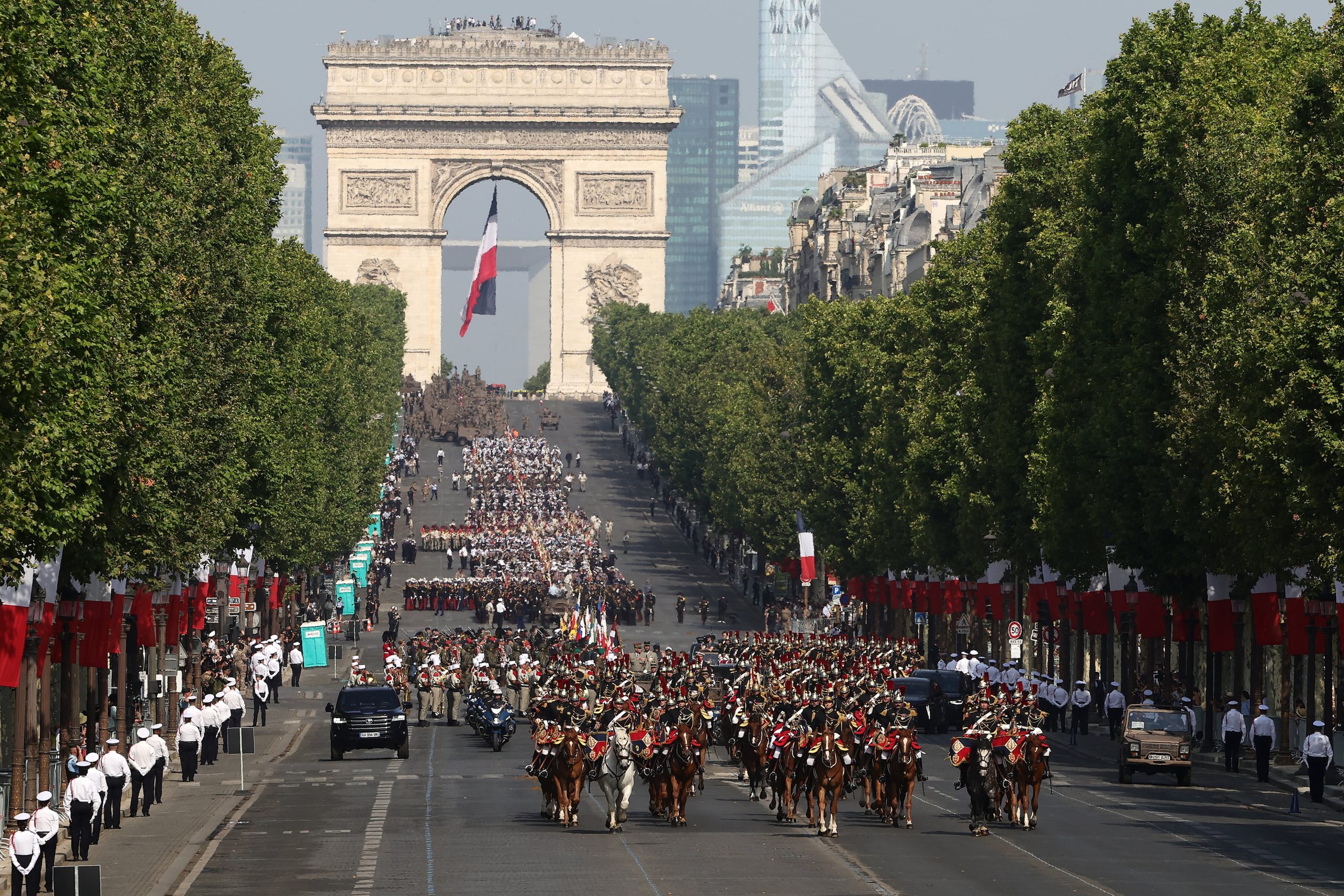macron-celebra-su-ultimo-14-de-julio-con-una-exhibicion-del-rearme-europeo