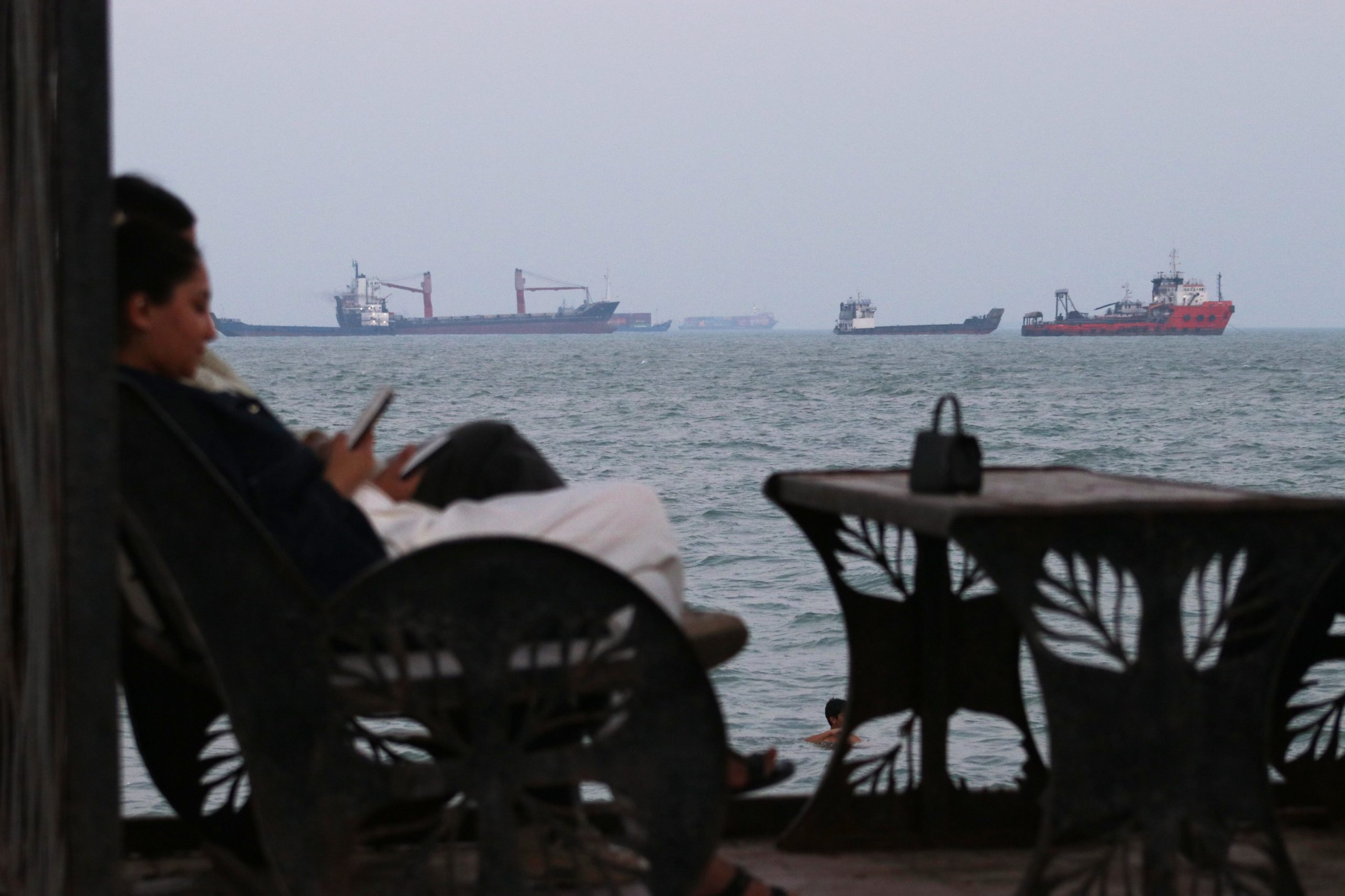 imposing-tolls-in-the-strait-of-hormuz,-trump’s-latest-whim-and-about-face