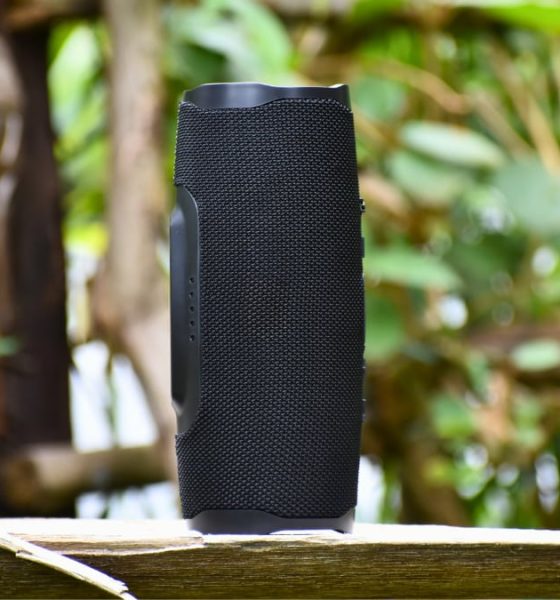 chollo-en-amazon:-el-altavoz-portatil-perfecto-para-tus-planes-de-verano-al-69%-de-descuento