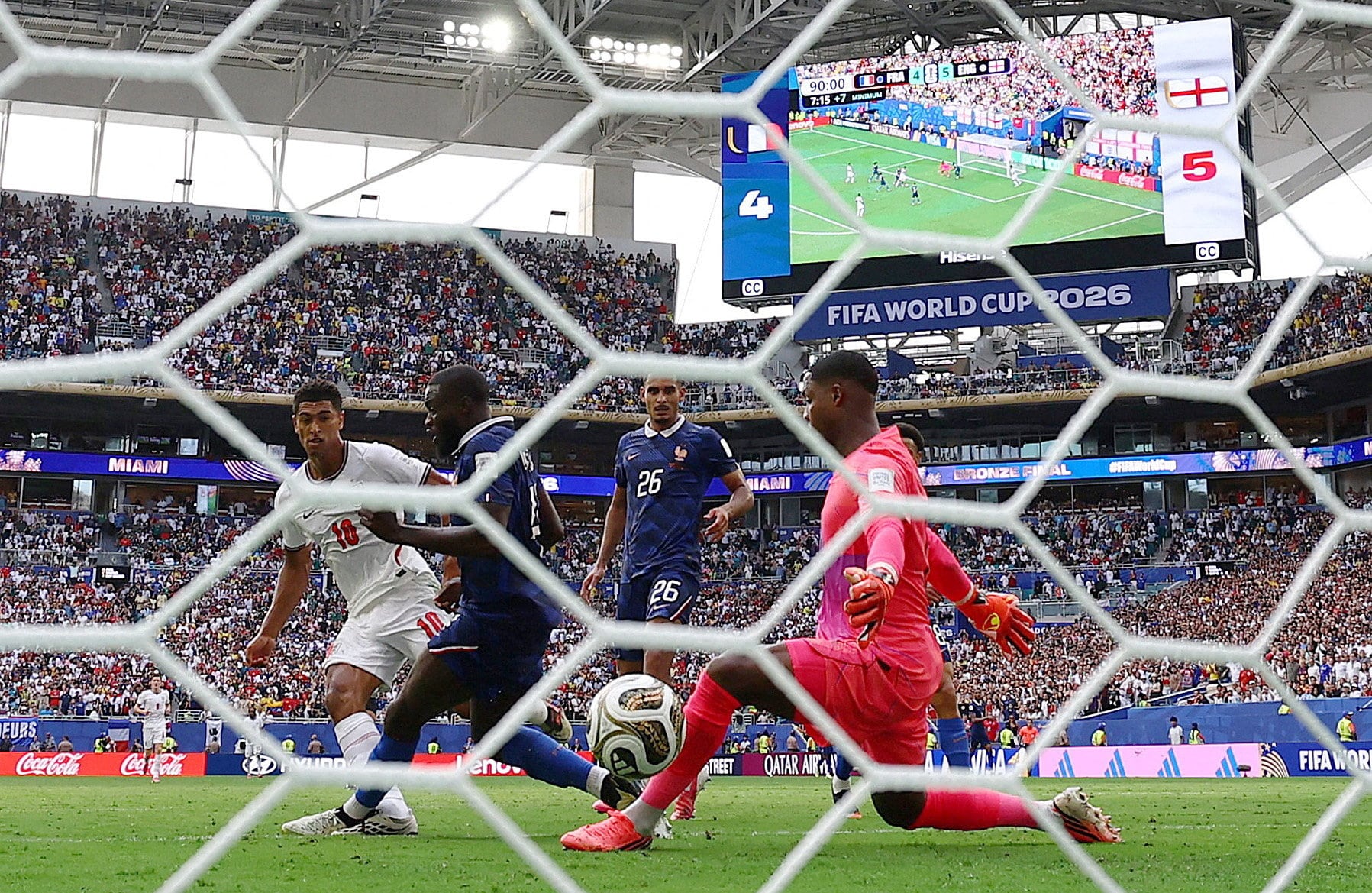 jude-bellingham-anota-el-sexto-gol-de-inglaterra-en-el-partido-por-el-tercer-sitio-del-mundial-2026