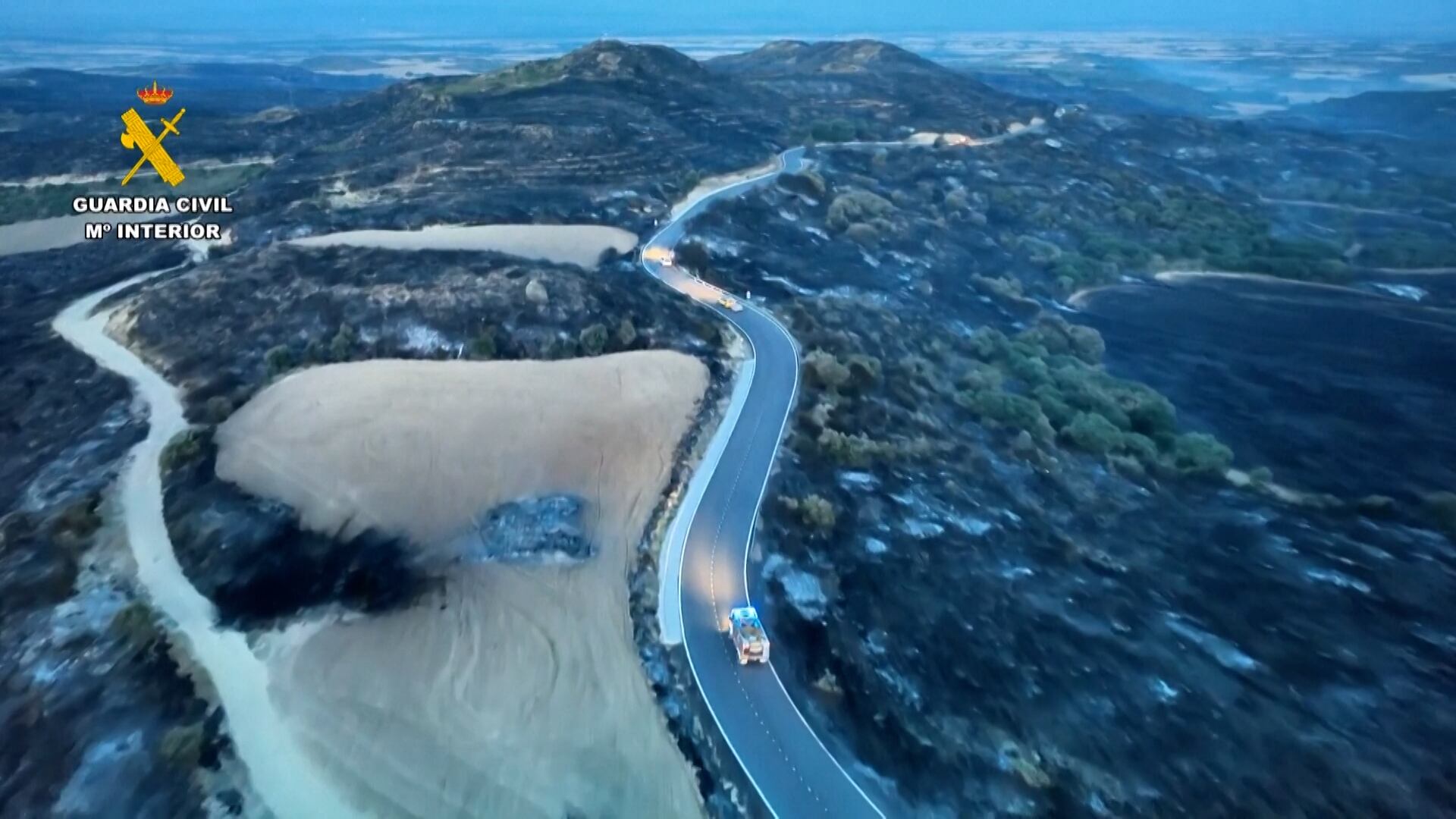 asi-se-ve-desde-el-aire-la-zona-arrasada-por-el-incendio-de-ores