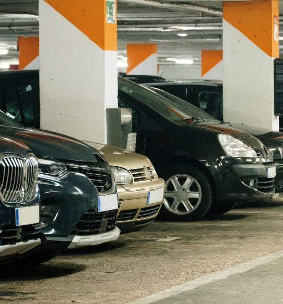 el-accesorio-adhesivo-para-el-garaje-que-protege-el-coche-al-aparcar-en-plazas-estrechas