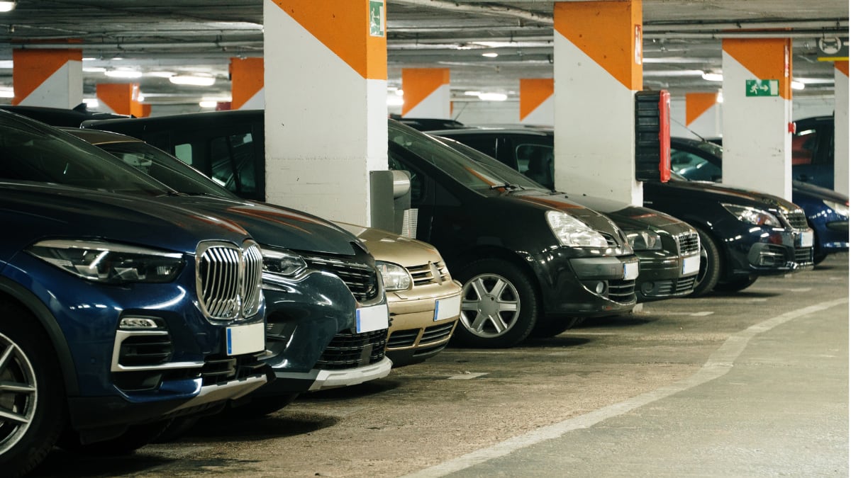 el-accesorio-adhesivo-para-el-garaje-que-protege-el-coche-al-aparcar-en-plazas-estrechas