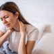 adios-a-levantarte-con-dolor-de-cuello-o-rigidez:-la-almohada-ergonomica-de-mariposa-que-alivia-las-cervicales