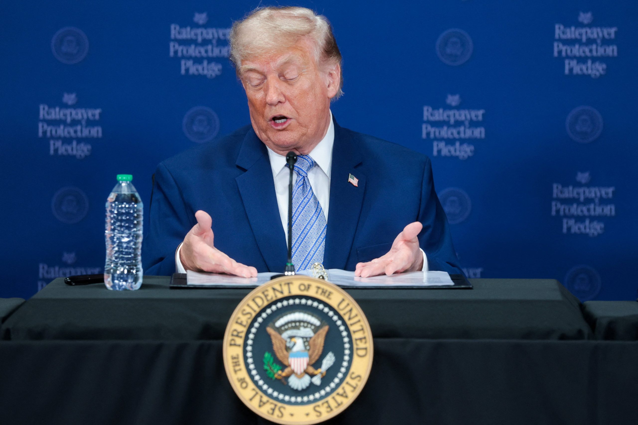 trump-impone-nuevos-aranceles-de-entre-el-10%-y-el-12,5%-a-mas-de-60-paises-para-mantener-su-muro-comercial