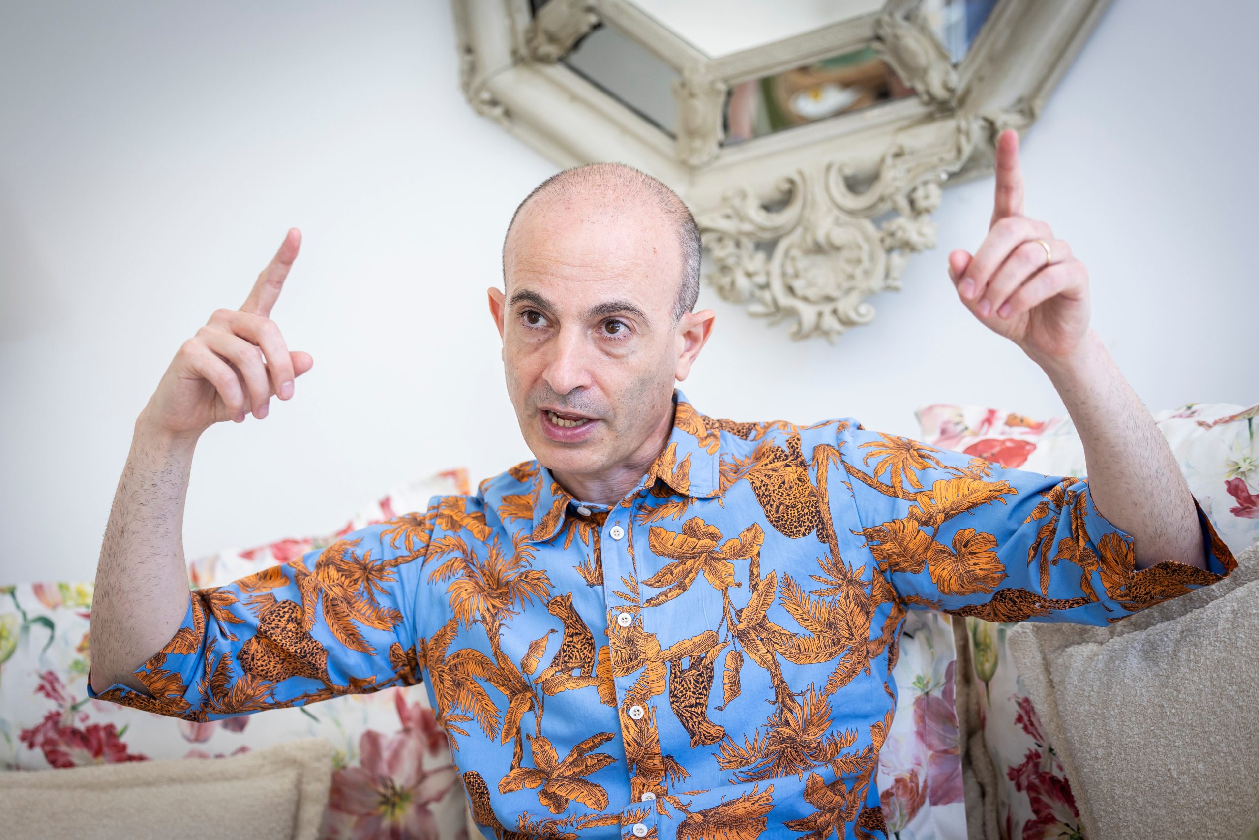 yuval-noah-harari:-‘ai-could-be-a-great-manipulative-psychopath’