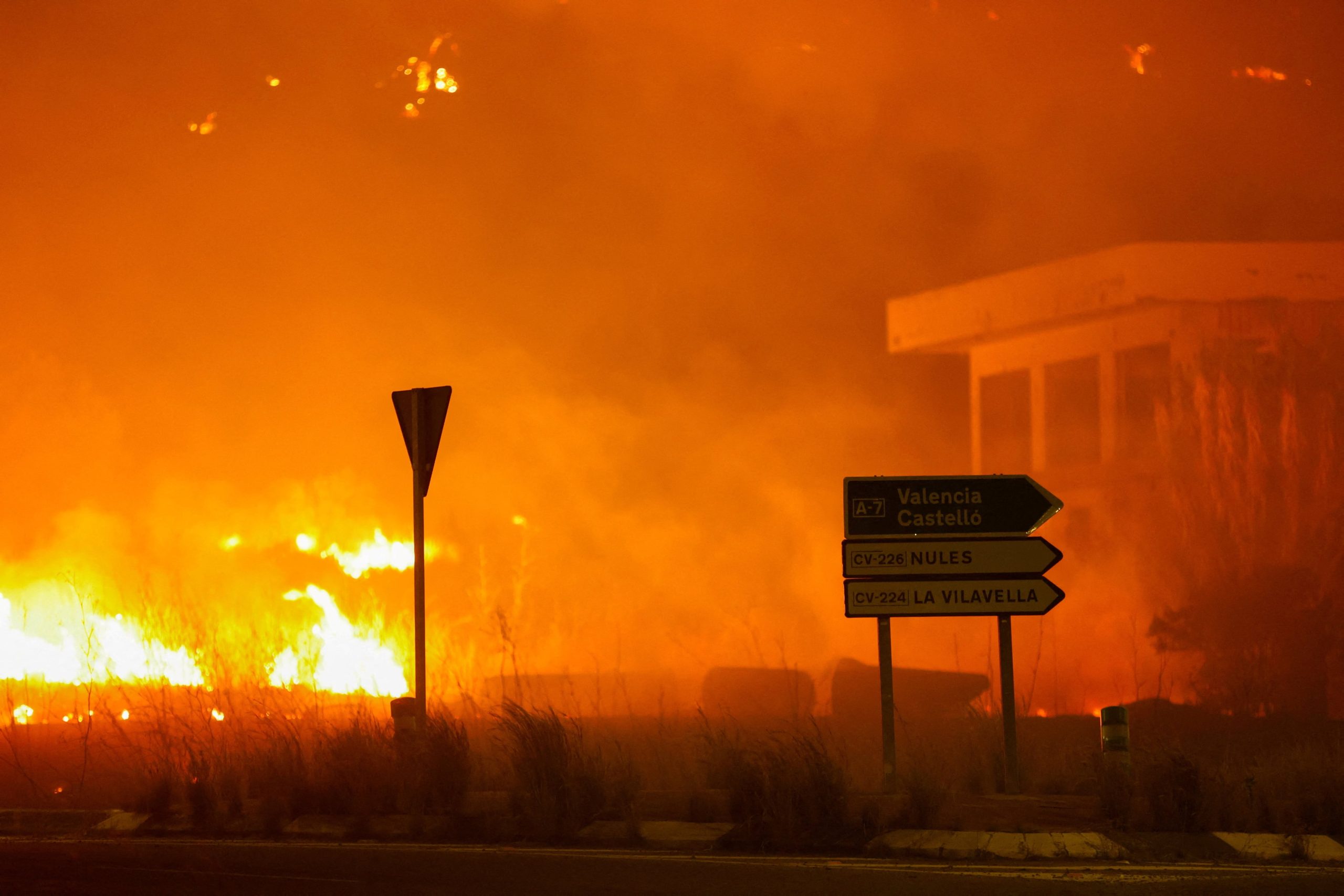 el-fuego-de-la-vall-d’uixo-(castellon)-quema-6.500-hectareas-y-se-sospecha-que-su-origen-fue-intencionado