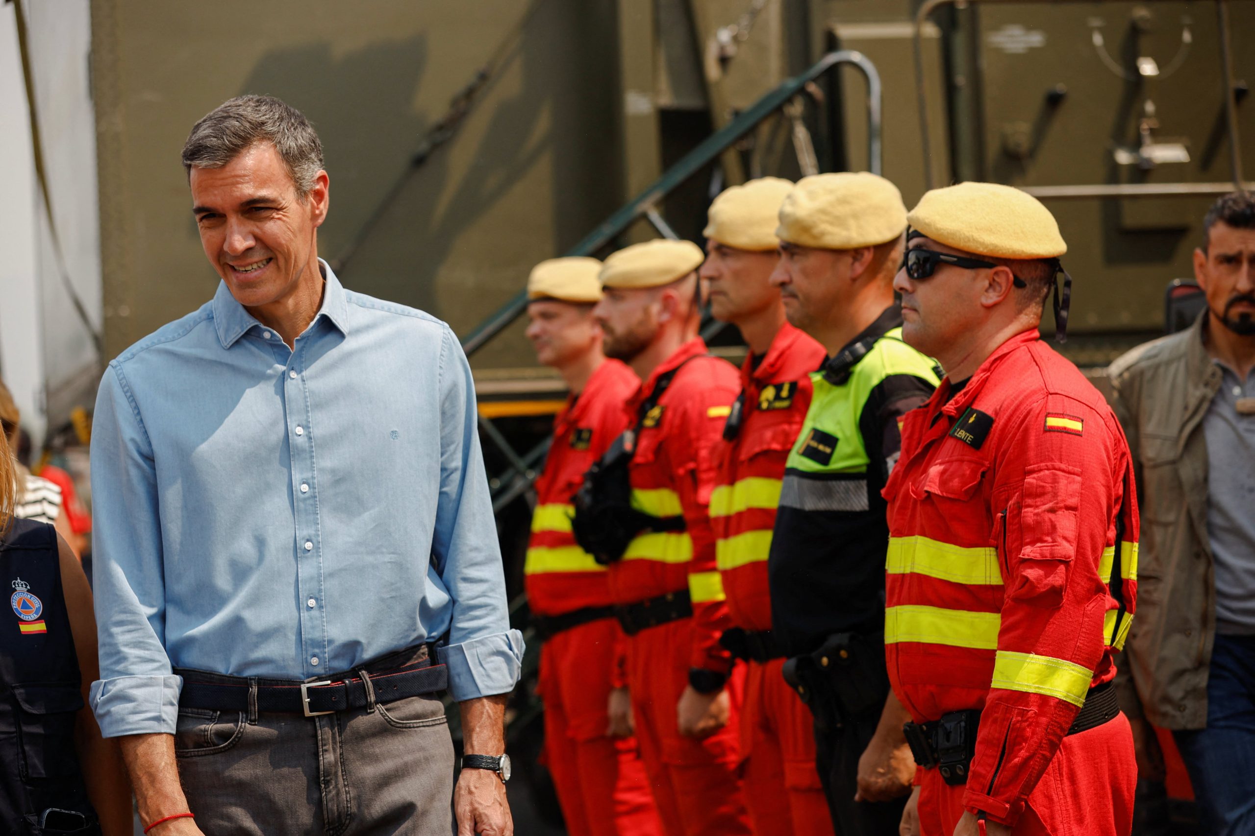 ultima-hora-de-los-incendios-forestales,-en-directo-|-sanchez-alerta-de-que-“quedan-horas-dificiles”-en-la-lucha-contra-los-incendios-ante-la-nueva-ola-de-calor-y-pide-extremar-la-precaucion
