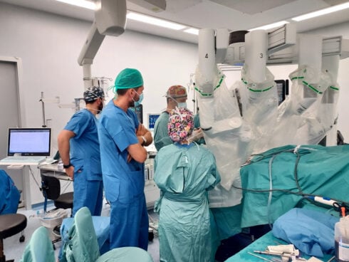 spanish-hospital-makes-history-by-performing-first-organ-transplant-between-two-people-with-hiv
